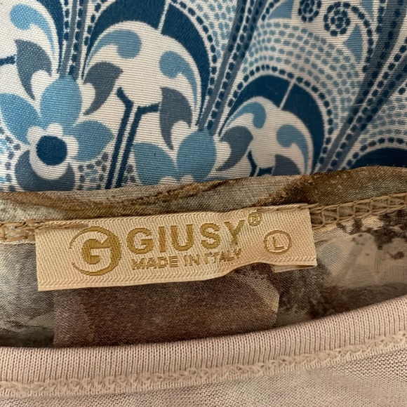 Gisusy Tunic Top - Picture 3 of 4